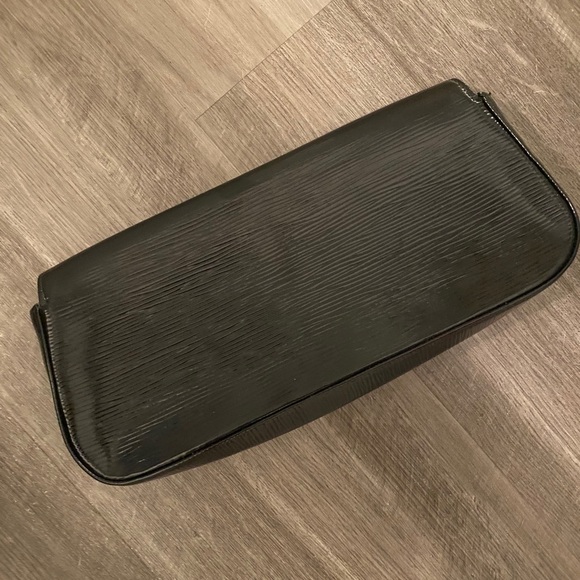 Louis Vuitton Limited Edition Clutch - Picture 8 of 9